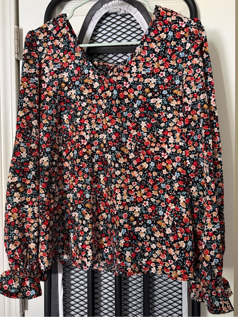 Women's Floral V-Neck Long-Sleeve Blouse